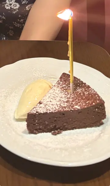 Chocolate  Cake  with  crème fraîche