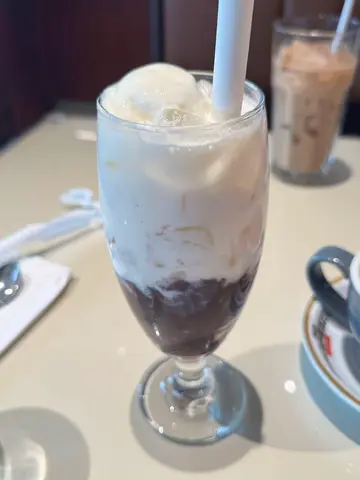 黑白奶雪糕紅豆冰