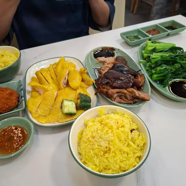 二人套餐，海南雞、狀元蹄、油菜、油飯