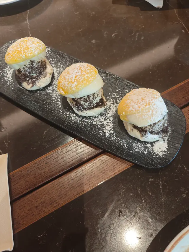 一口迷你菠蘿包