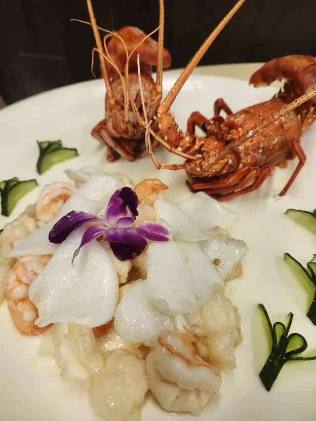 芙蓉海寶炒龍蝦球