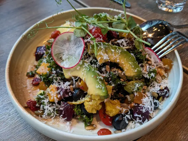 藜麥藍莓杞子牛油果羽衣甘藍沙律