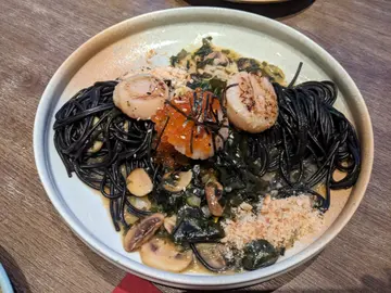 北海道带子海胆酱墨汁意大利面