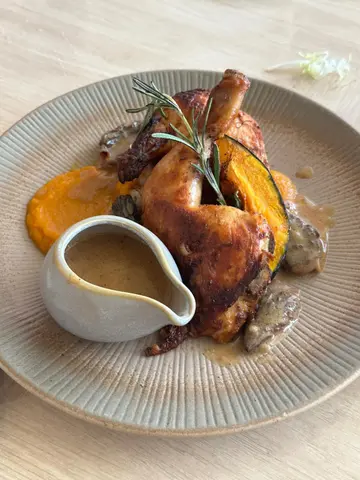 燒春雞伴日本南瓜 配 羊肚菌汁