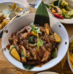 醉猫炒河 (猪颈肉)