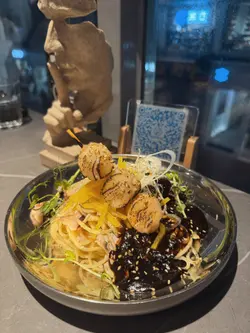 火炙北海道带子配海鲜炸酱意粉