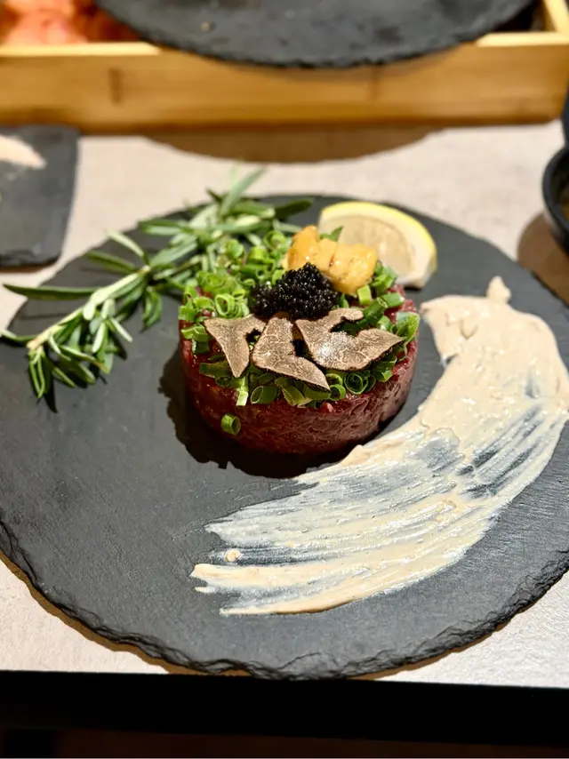 黑松露海膽韓牛生拌牛肉