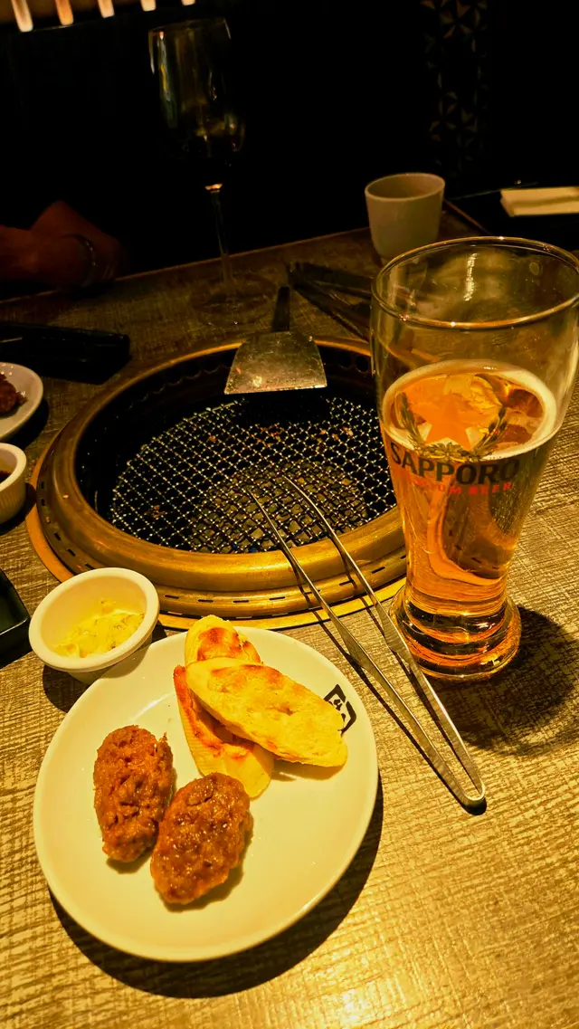 🍽🍽🍷🍷🍺🥩🥖