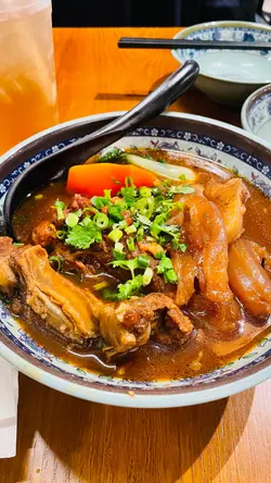 红烧半筋牛肉面