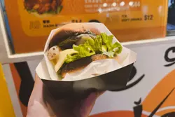 黑松露带子牛肉汉堡包餐 配 黑松露酱