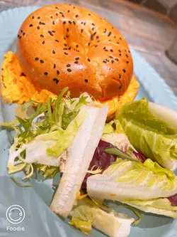 炒蛋bagel配沙律
