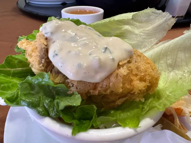 酥炸桶蠔生菜盞