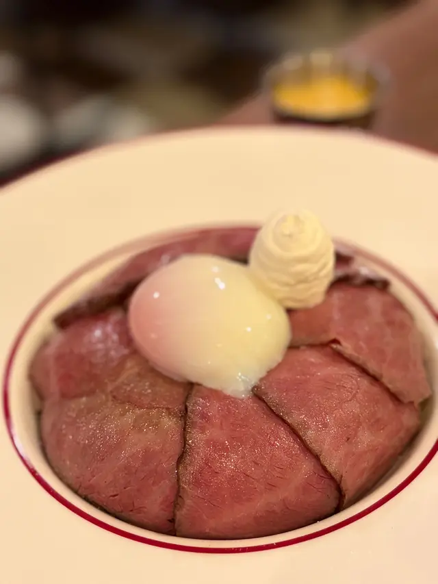 慢煮熟食牛肉(M):$88
淡麗蛋白炒飯+$6
半熟日本溫泉蛋+$10
咖喱蛋黃醬+$8
🌕🌕🌕🌕🌖/5
食過最好食既慢煮牛😍超濃牛味,煮到岩岩好,唔會過耐🐮點埋個特色咖喱蛋黃醬係好出色❤️🔥佢面頭有個cream都好掂,完全唔漏🔥個炒飯底係好值得加錢轉😆個飯勁香但又唔會油,好難得