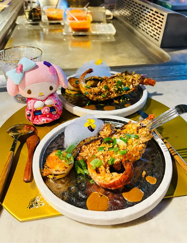 北海道海膽燒半熟帶子 +紫海膽燒慢煮溏心鮑魚+秘製海膽醬燒澳洲龍蝦