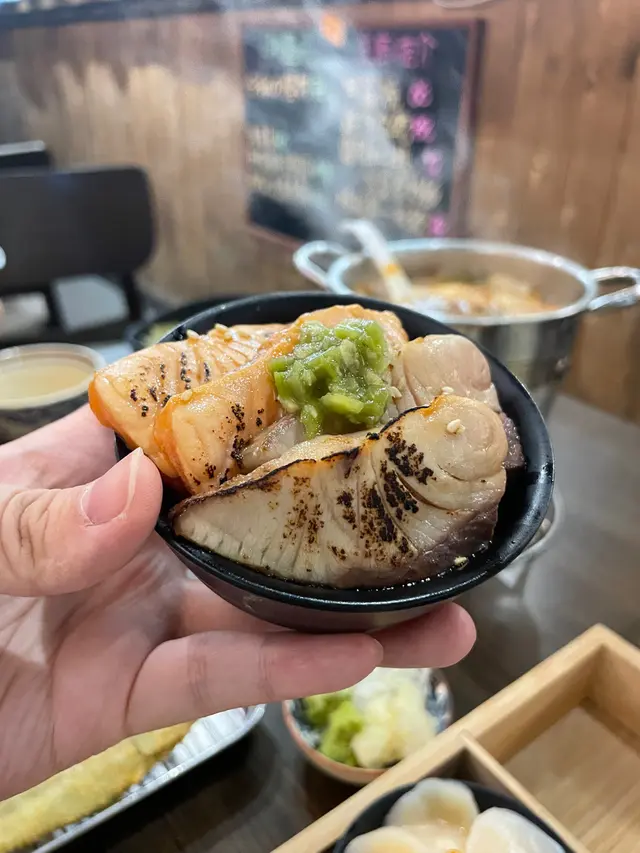 火炙三文魚油甘魚丼