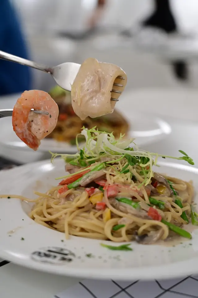 大澳蝦醬魷魚筒鮮鳳尾蝦炒意粉