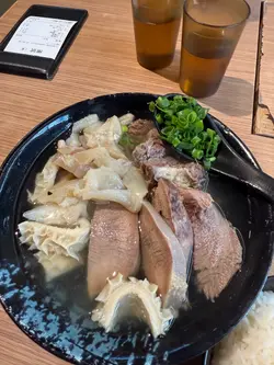 牛腩、牛脷、牛肚、牛筋、白蘿蔔