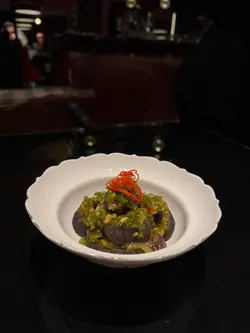 茄子厚度適中,但生蒜過多完住覆蓋晒其他味,雖然係涼菜,但個茄子太過凍,第一口食落去真係凍親。如果可以上菜前先回溫一下會更好。