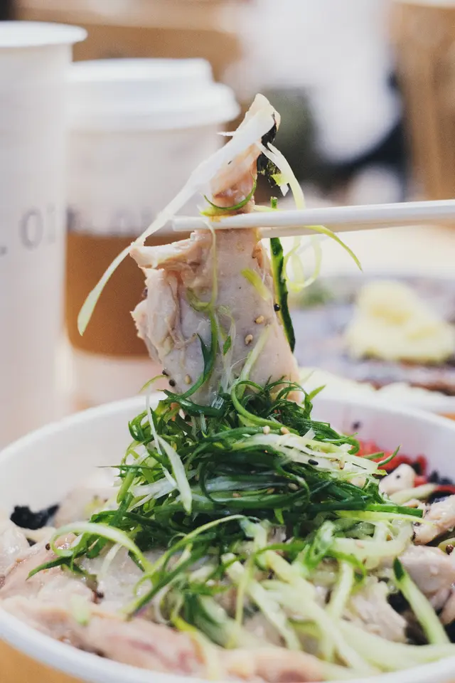 香蔥紫菜手撕雞配豆腐底