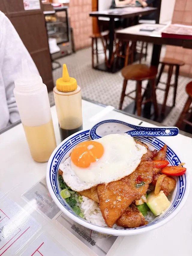 椒鹽豬扒煎蛋豬油撈飯