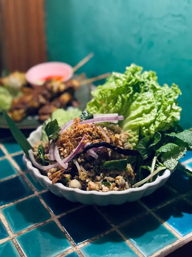 依善辣豬肉碎生菜包