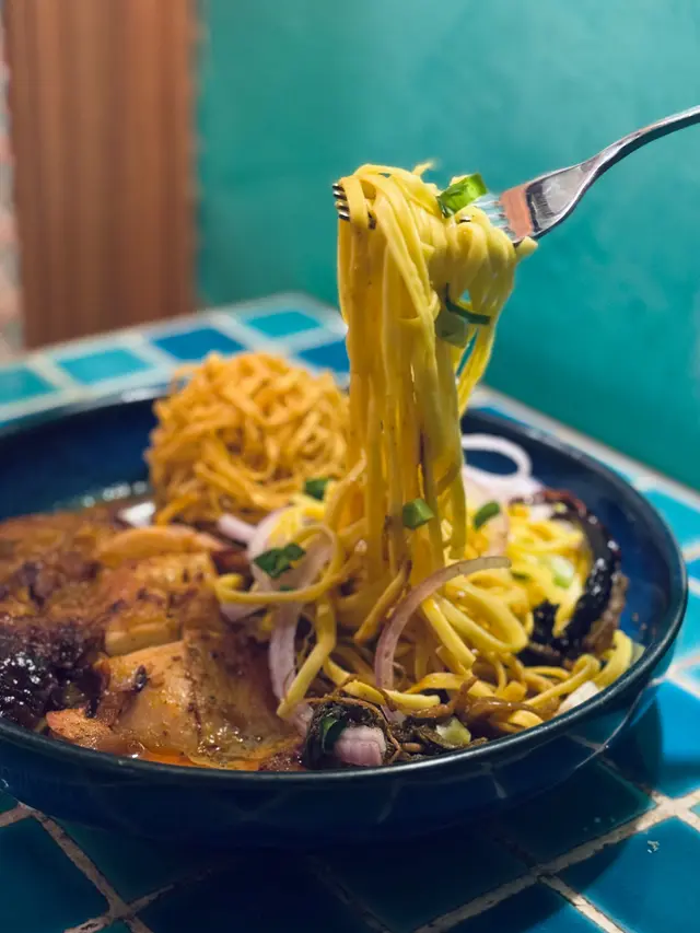 泰北金麵配燒雞