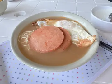 餐肉蛋出前一丁麵