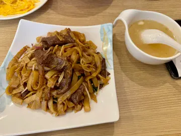 乾炒牛河  (午餐)