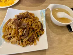 乾炒牛河  (午餐)