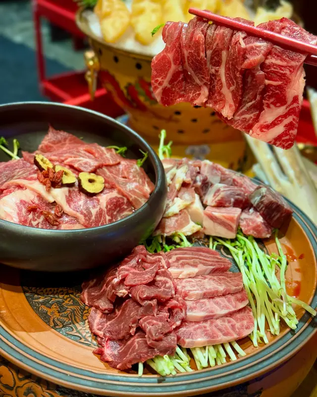 大滾友牛肉拼盤 • 細