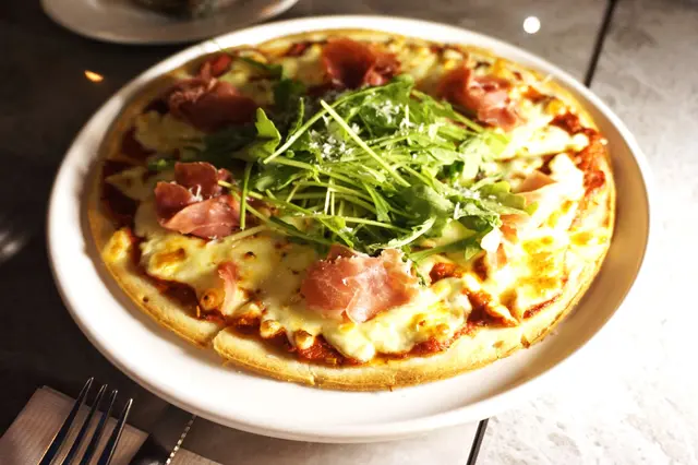 伊比利亞黑毛豬火腿薄餅