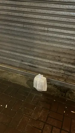 落咗单叫外卖，同佢讲Number阿姐俾我，返到屋企发现阿姐比错
电话已经听到佢哋话我己拎错，我想讲点解我￼讲 Number阿姐俾到我？￼你哋唔使对单？￼系佢亲手拎俾我，唔系我自己喺枱上面拎
好啦之后，我话返嚟换，都唔使佢送过嚟，开头佢又话收舖，叫我第二日，话我会俾返我，我话今晚冇嘢食，￼咁我同佢讲我住火炭都出嚟你唔等我？
然后佢话好啦叫我出嚟拎，我出到嚟嘅时候佢系将啲嘢摆喺地下，间铺收咗￼￼￼￼￼￼￼￼￼￼￼￼
然后打电话同WhatsApp在线上都冇人理
咁样嘅餐厅，服务态度自己谂吓有冇问题？？