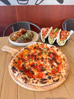 云贵麻辣川腊肠薄饼