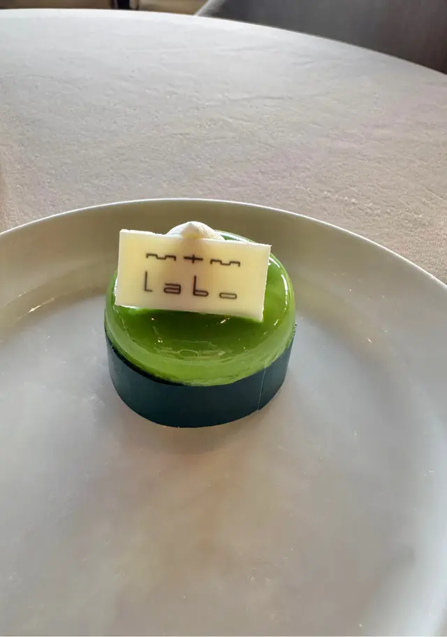 開心果覆盆子慕絲蛋糕