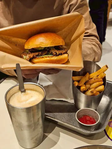 黑豆薯餅啡菇漢堡及薯條