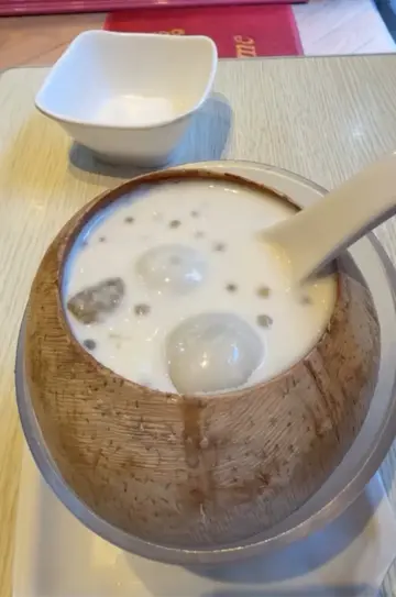 椰皇汤圆芋圆炖蛋白