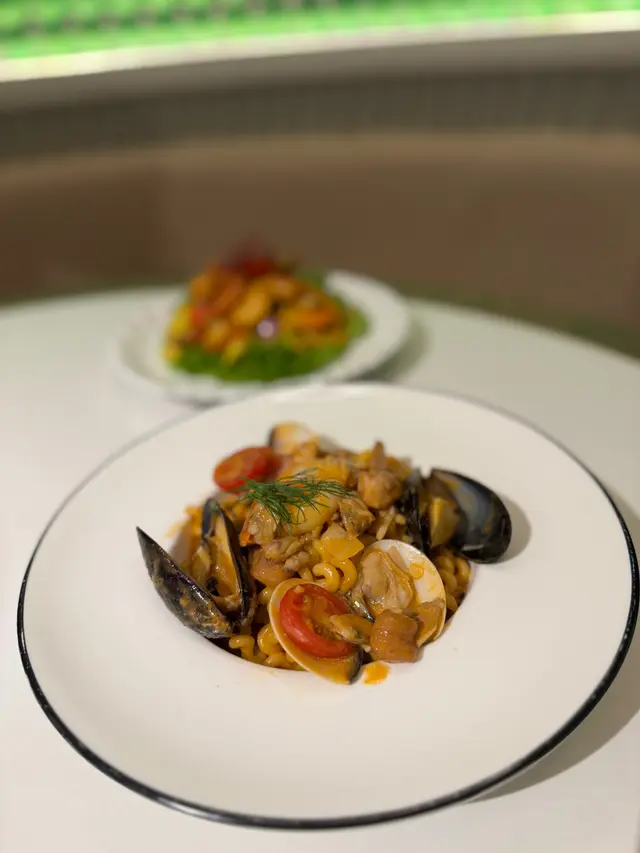 龍蝦汁海鮮卷卷意大利粉