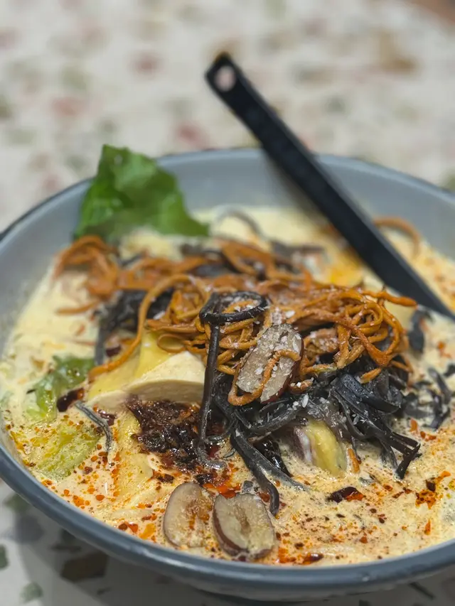 蟲草花椰子雞米線
