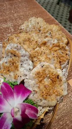 香煎黑松露手打莲藕墨鱼饼