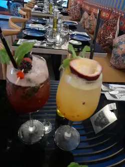 左: Barry Mint Jungle莓果薄荷丛林, 右:Passion Fizzle Cooler