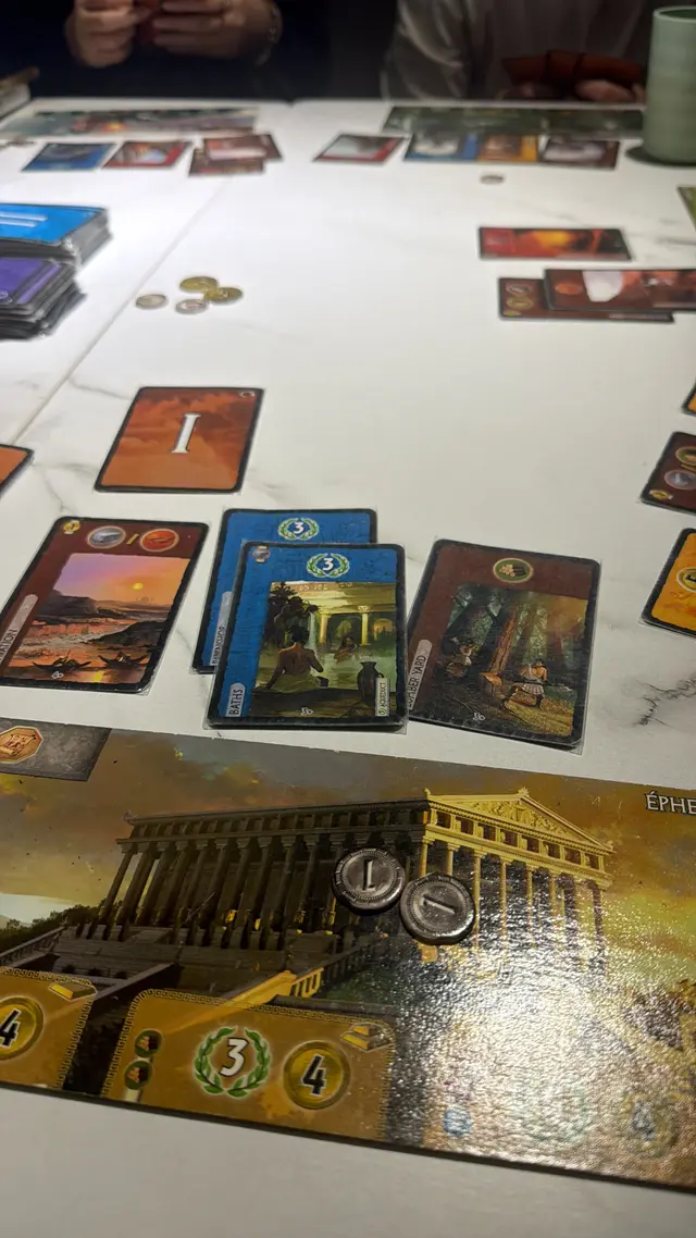 好岩一大班friend一齊玩，又可以食野！
店主識玩board games，唔識玩可以叫佢教你，店主都好nice！唔洗唔好意思！
我地通常都係12點玩到6點！邊食又邊玩🤤🤤
空間都夠大 所以一年都會黎幾次
但今次黎發現已經好少人…
好驚之後冇得再黎🥲🥲可能大家都北上左
如果你想食野又想玩又想坐好耐（12點到6點）
可以試下黎！

