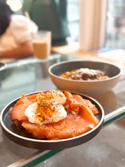 唔错,但比较普通,份量算足够,烟三文鱼唔少。