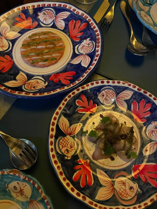 (上) TARTARE DI GAMBERI ROSSI  &  (下)  HAMACHI