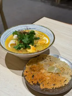 招牌缅甸海鲜鱼汤粉