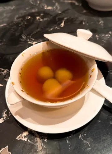 桂花够姜芝麻汤圆