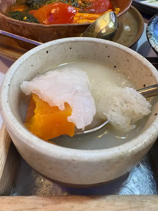 杏汁木瓜花膠燉雞湯