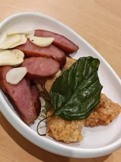 鹽酥雞拼夜市小香腸