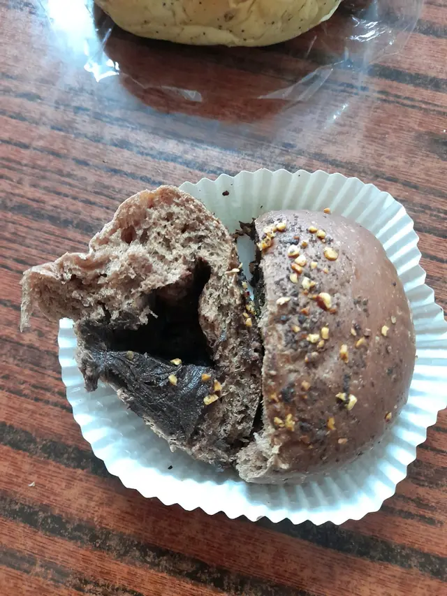 切開嘅榛子朱古力流心包