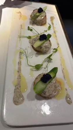 香煎北海道带子黑鱼子配黑松露忌廉汁