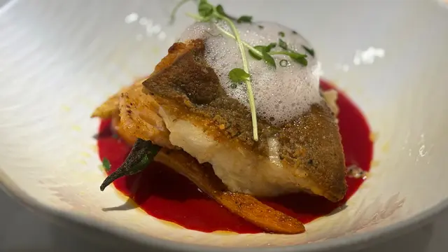 香煎南極橙魚配紅桑子果蓉